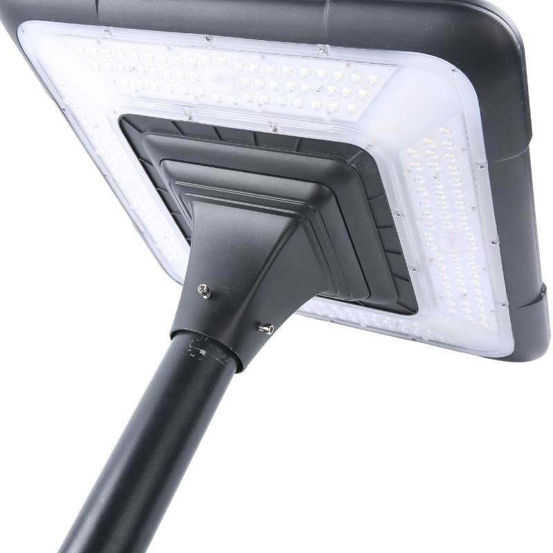 Lampadaire solaire vue de dessous proche