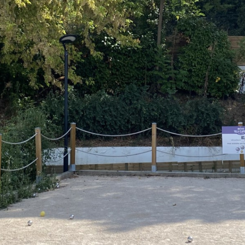 lampadaire-solaire-terrain-petanque